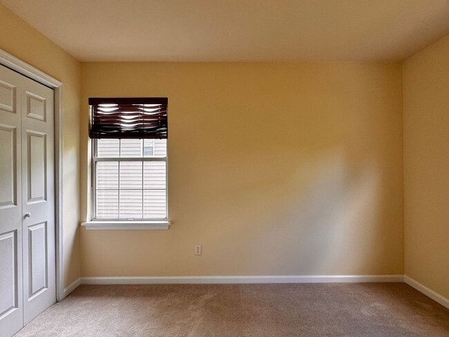 Building Photo - Briarwood Townhome close to NGIC and Hollymead Town Center!