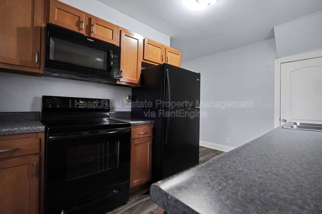 Building Photo - 914 Ellsworth Ave