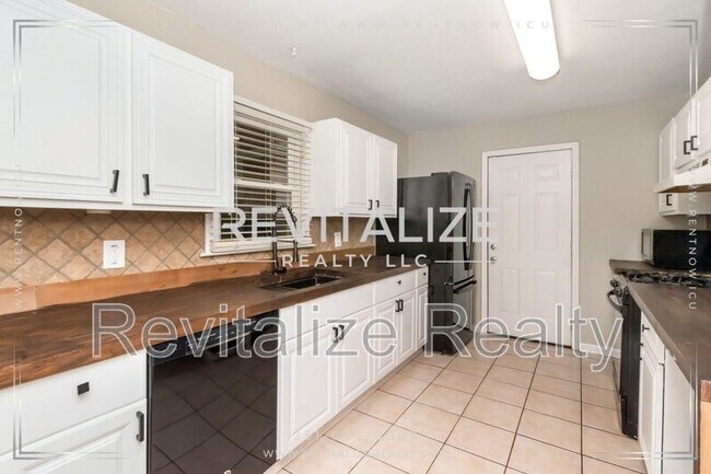 Building Photo - 4053 Sallie Ct