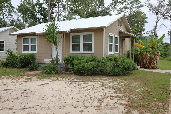 Primary Photo - 1705 Clover Dr