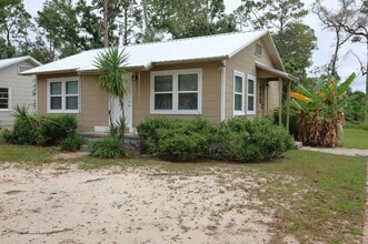 Building Photo - 1705 Clover Dr
