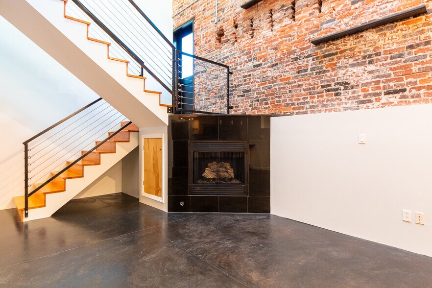 Building Photo - 2401 S 12th St