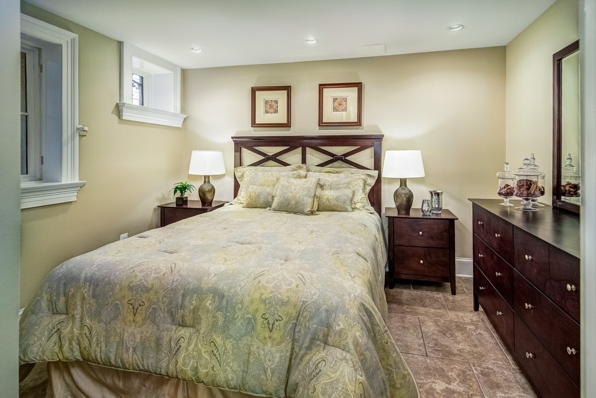 Building Photo - 513 7th St SE