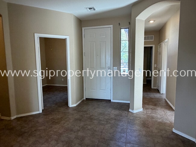 Building Photo - 1541 W St Kateri Dr