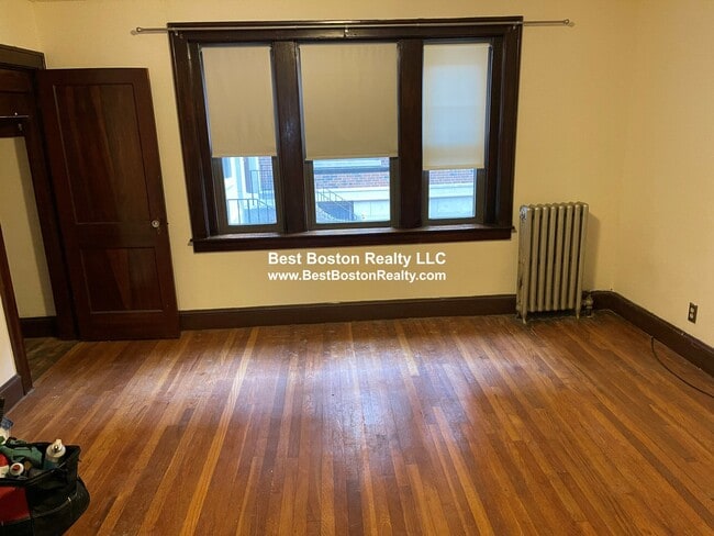 Building Photo - 22 W Wyoming Ave