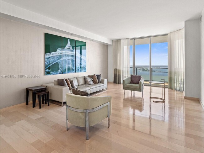 Building Photo - 1300 Brickell Bay Dr