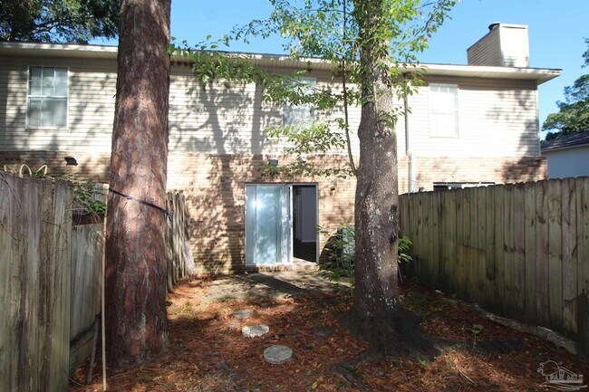 Building Photo - 1305 Foxborough Dr