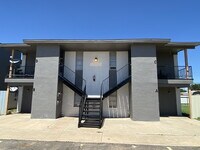 Building Photo - Cute 2-bedroom, 1-bathroom Duplex