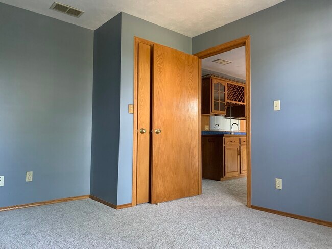 Building Photo - 520 Heritage Dr