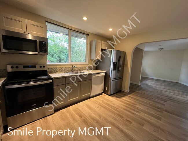 Building Photo - 13108 SE Cora St