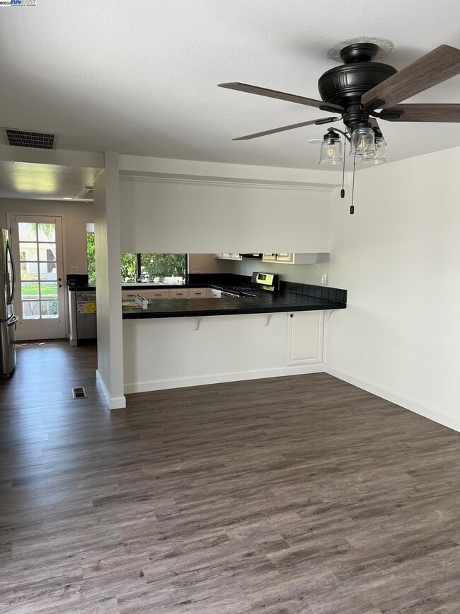 Building Photo - 535 Cambrian Way