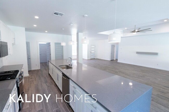 Building Photo - 1715 Kalidy Dr