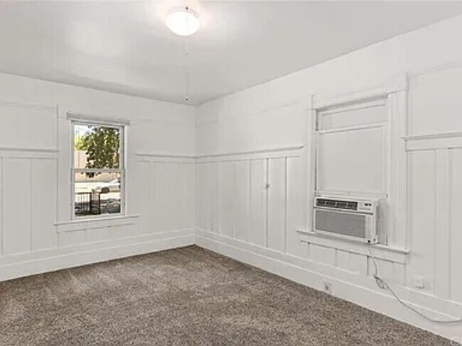 Building Photo - 734-734 W 4th St