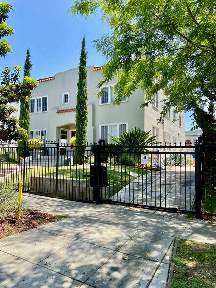 Building Photo - 162 S Catalina St