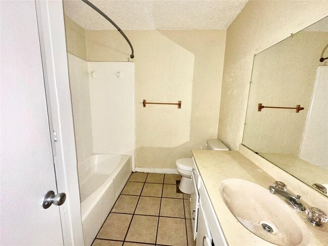 Building Photo - 207 W William Cannon Dr