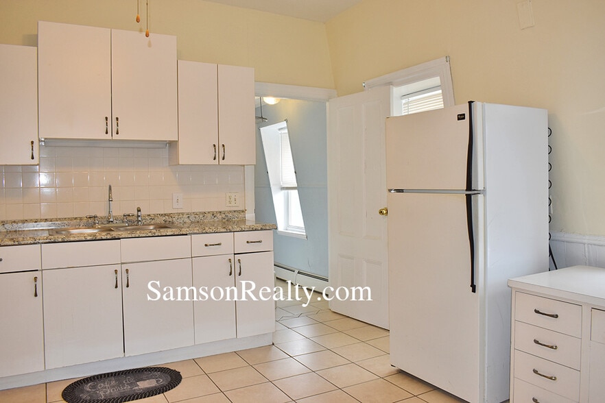 Building Photo - 157 Ives St