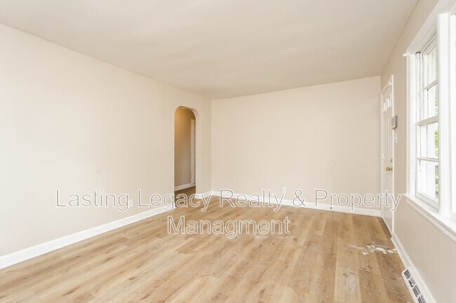 Building Photo - 817 Elon St