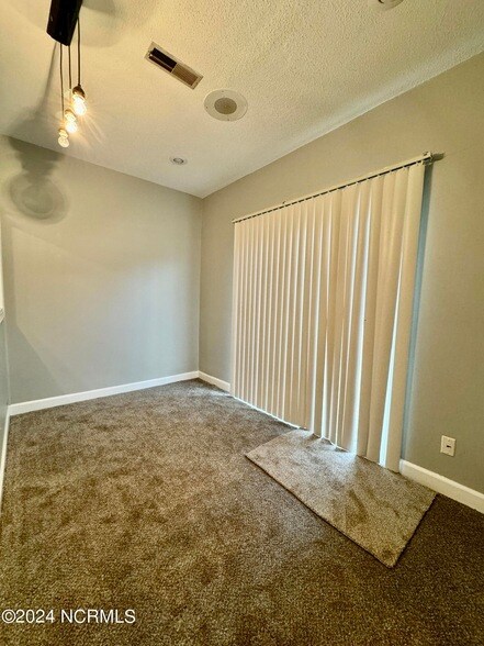 Building Photo - 526 W Thurman Rd