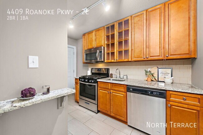 Primary Photo - 4409 Roanoke Pkwy