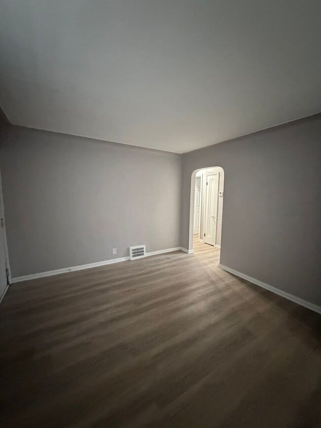 Building Photo - 3 bedroom Fully renovated Westside Bungalow