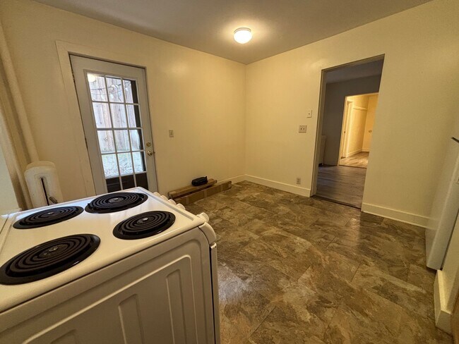 Building Photo - 69 Myrtle St