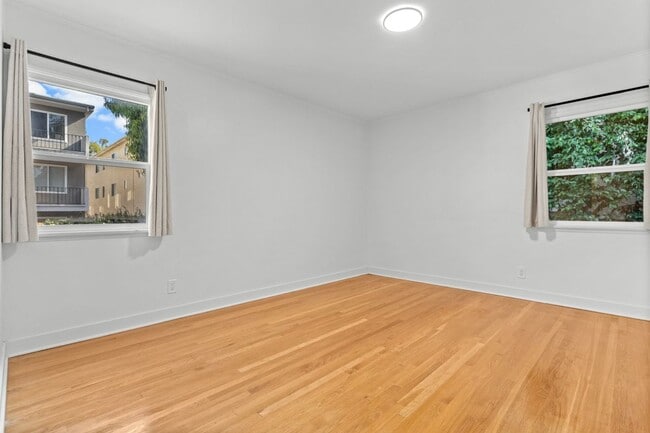 Building Photo - Remodeled 2-Bedroom Apartment Near UCLA wi...