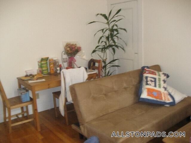 Building Photo - 15 Scottfield Rd