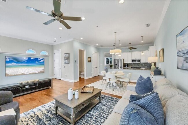 Building Photo - 455 Nokomis Ave S