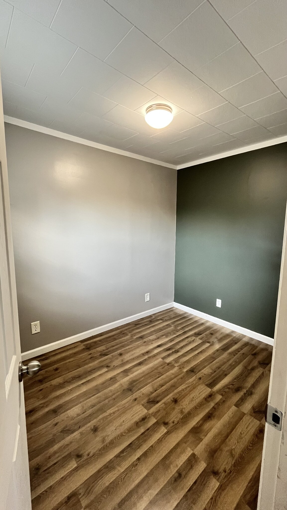 bedroom 2 - 704 E Moneta Ave