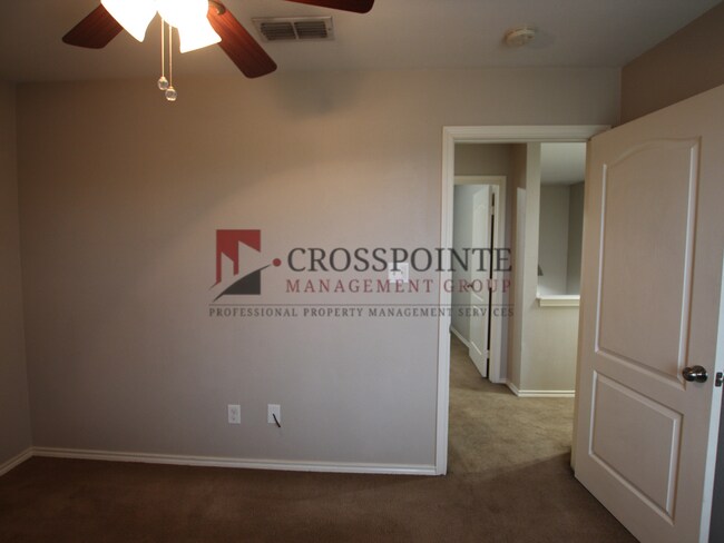 Building Photo - Tour Today! 2 Bed 1.5 Bath Townhome in Lindale!