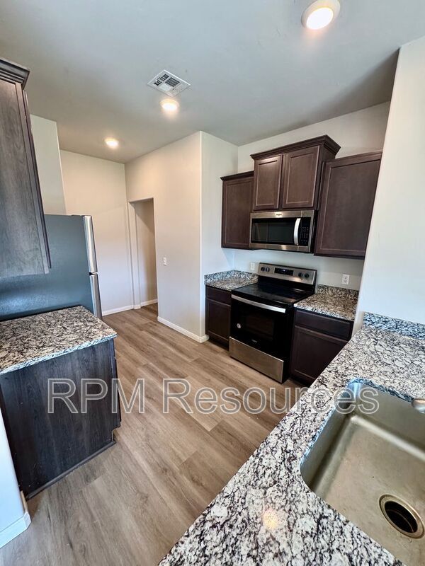 Building Photo - 1609 Burgundy Dr