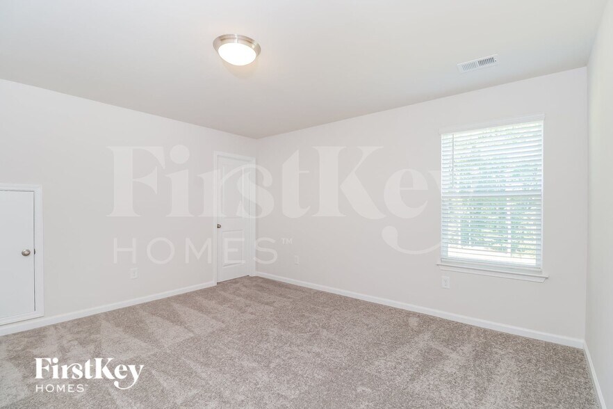 Building Photo - 627 Goldburn Wy
