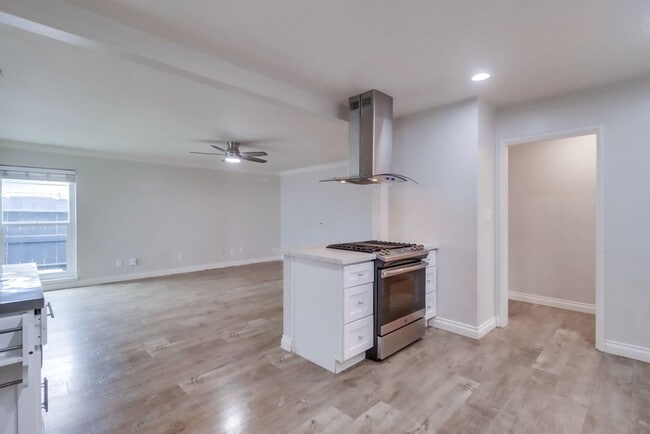 Building Photo - Imperial Beach, Gorgeous 4 bed 2 bath home...
