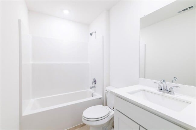 Building Photo - 581 Crystal Dr