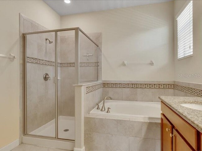 Building Photo - 1569 Thetford Cir