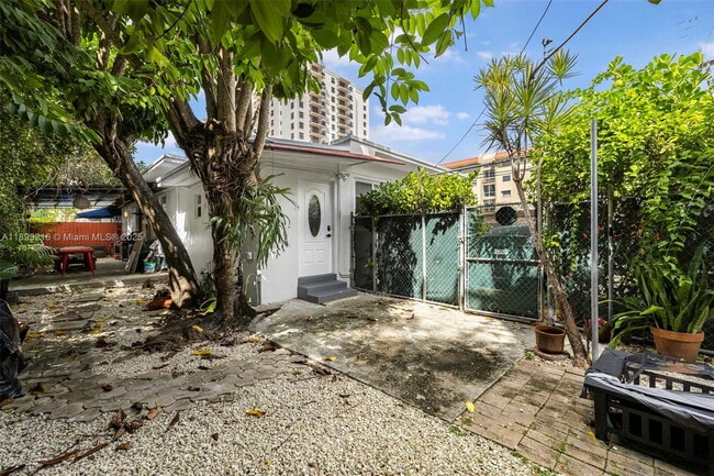 Building Photo - 3690 SW 9th Terrace
