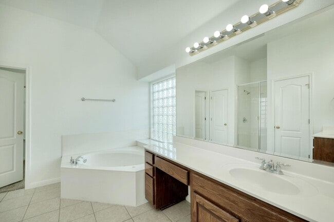 Building Photo - 2403 Vestavia Ridge Ln