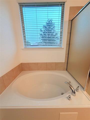 Building Photo - 305 Rustic Oak Ln