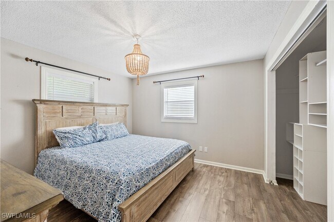 Building Photo - 27610 Roslin Dr