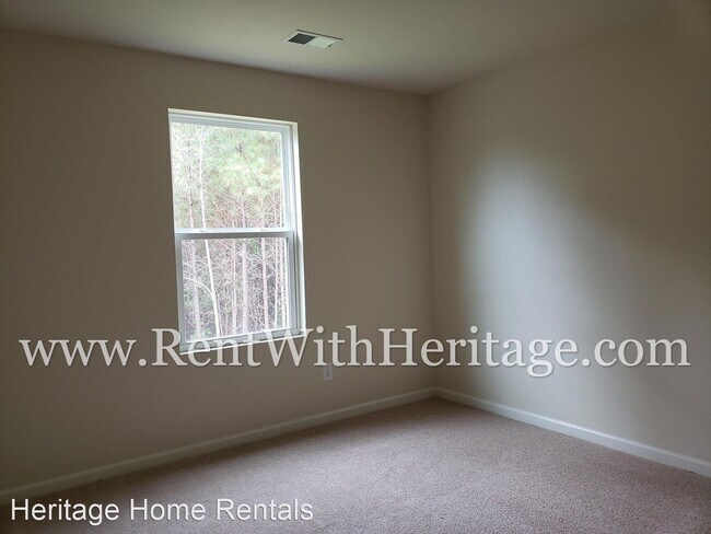 Building Photo - 3 br, 2.5 bath House - 4033 Sitka Drive