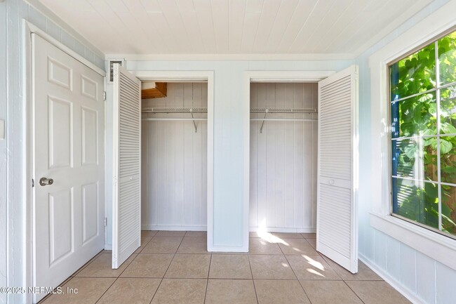 Building Photo - 228 Oleander St