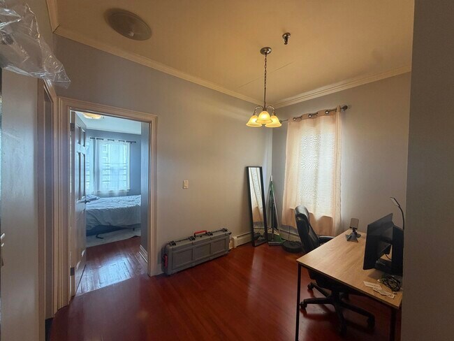 Building Photo - 433 2nd St