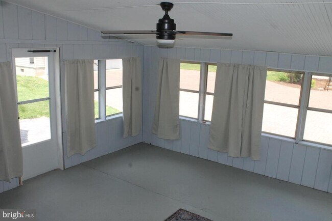 Building Photo - 3 Talbot Ave