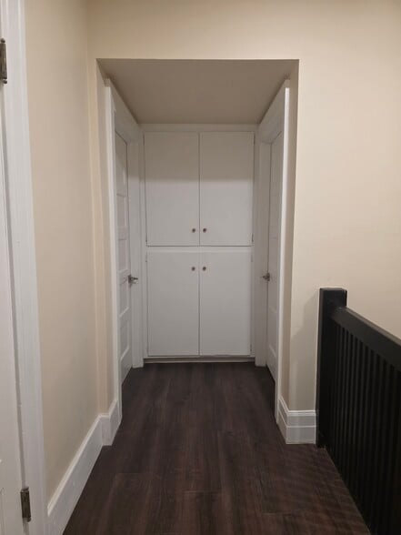 Building Photo - 833 N 4th Ave