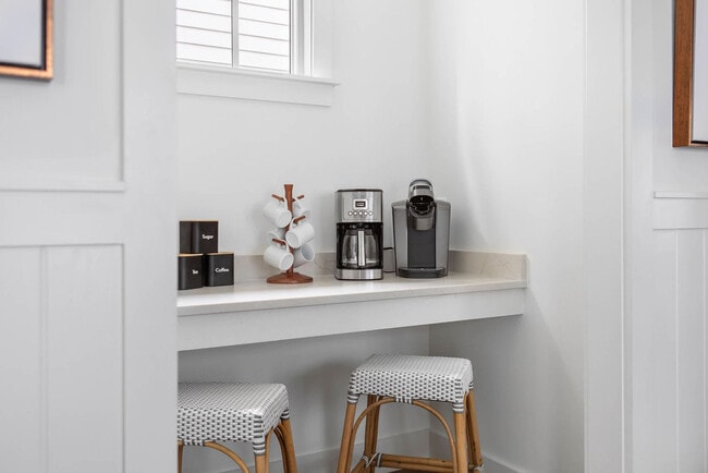 Building Photo - 80 East Royal Fern Way