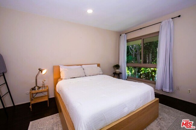 Building Photo - 6001 Canterbury Dr