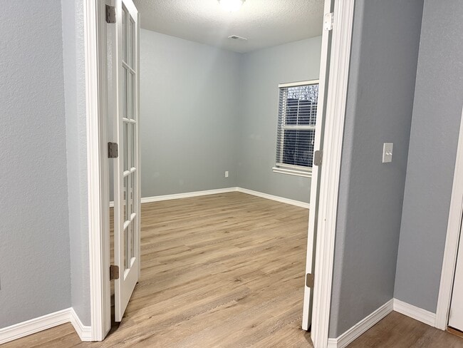 Building Photo - 9545 Sand Myrtle Dr