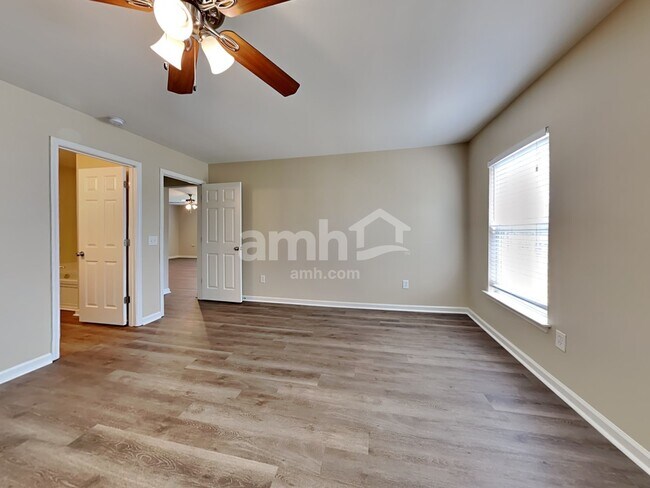 Building Photo - 1100 Briar Rose Ln