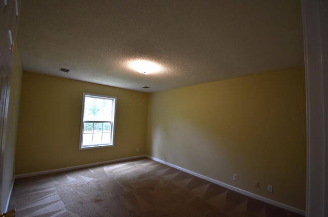 Building Photo - 4 Bedroom Pet Friendly Home For Rent!