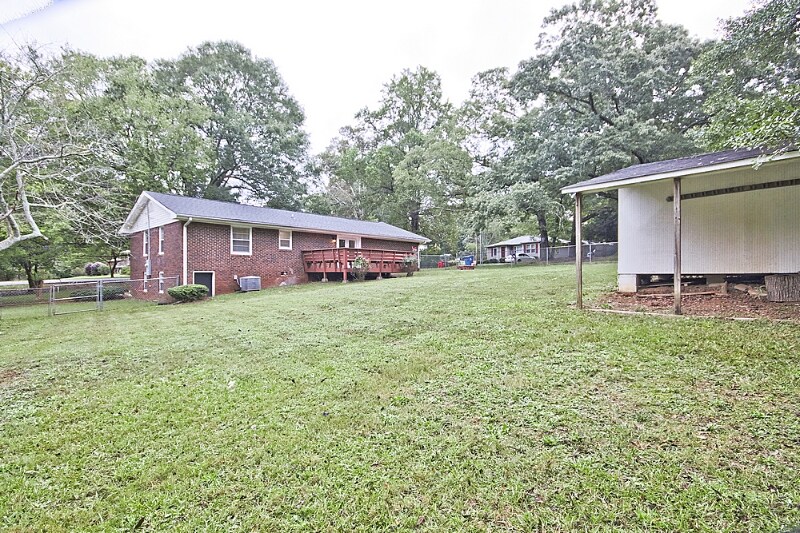 Building Photo - 212 Lakeshore Dr